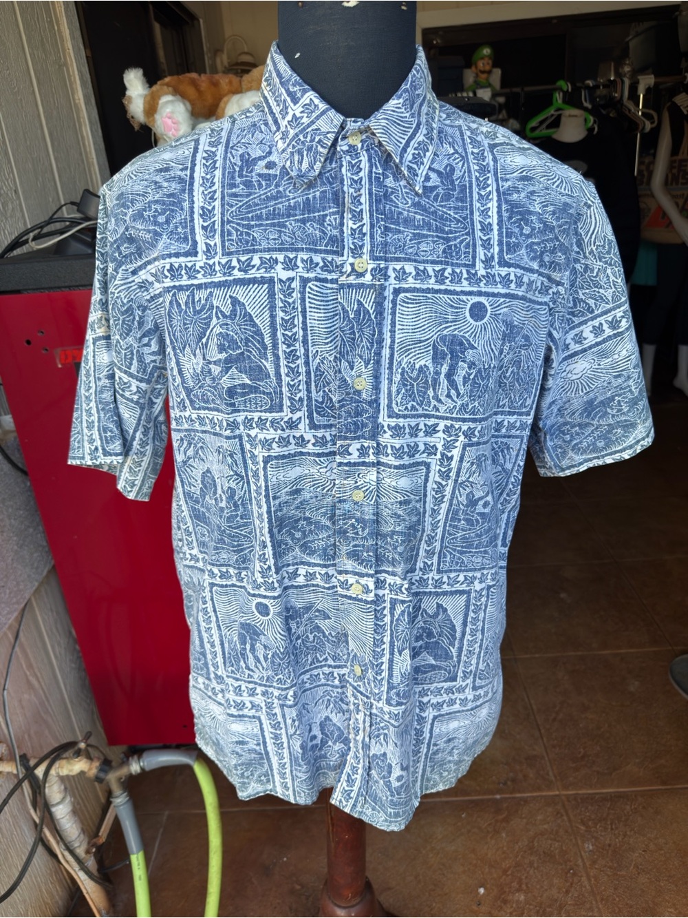 PreOwned Reyn Spooner Dietrich Varez Hawaiian Print Taro Men's Large Blue